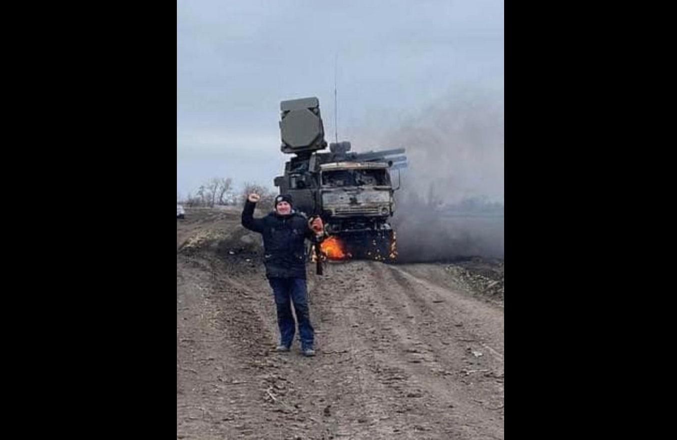 Цих людей неможливо перемогти: селяни забрали в окупантів та спалили "Панцир" за 15 мільйонів - 24 Канал