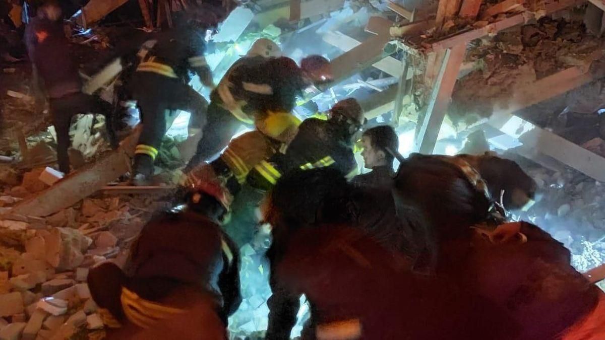 Авіаудар по Житомиру: двоє людей загинули, троє – постраждали - 24 Канал Авіаудар по Житомиру: двоє людей загинули, троє – постраждали - 24 Канал