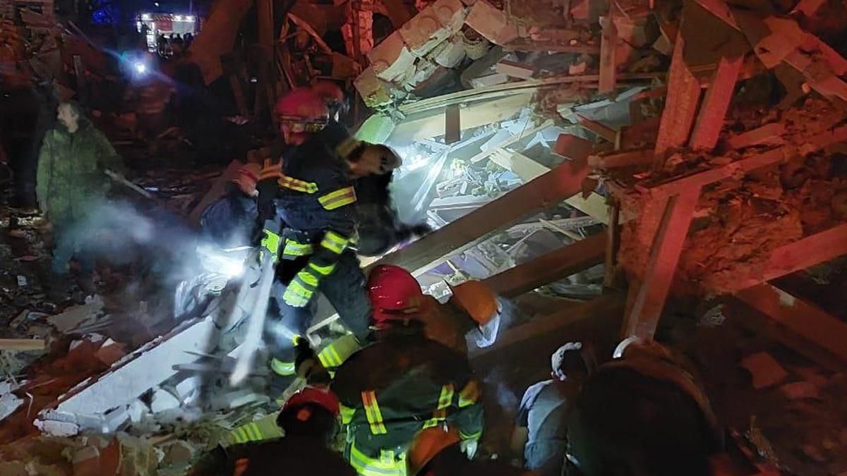 В ГСЧС показали ужасные фото разрушений после авиаудара по Житомиру - 24 Канал