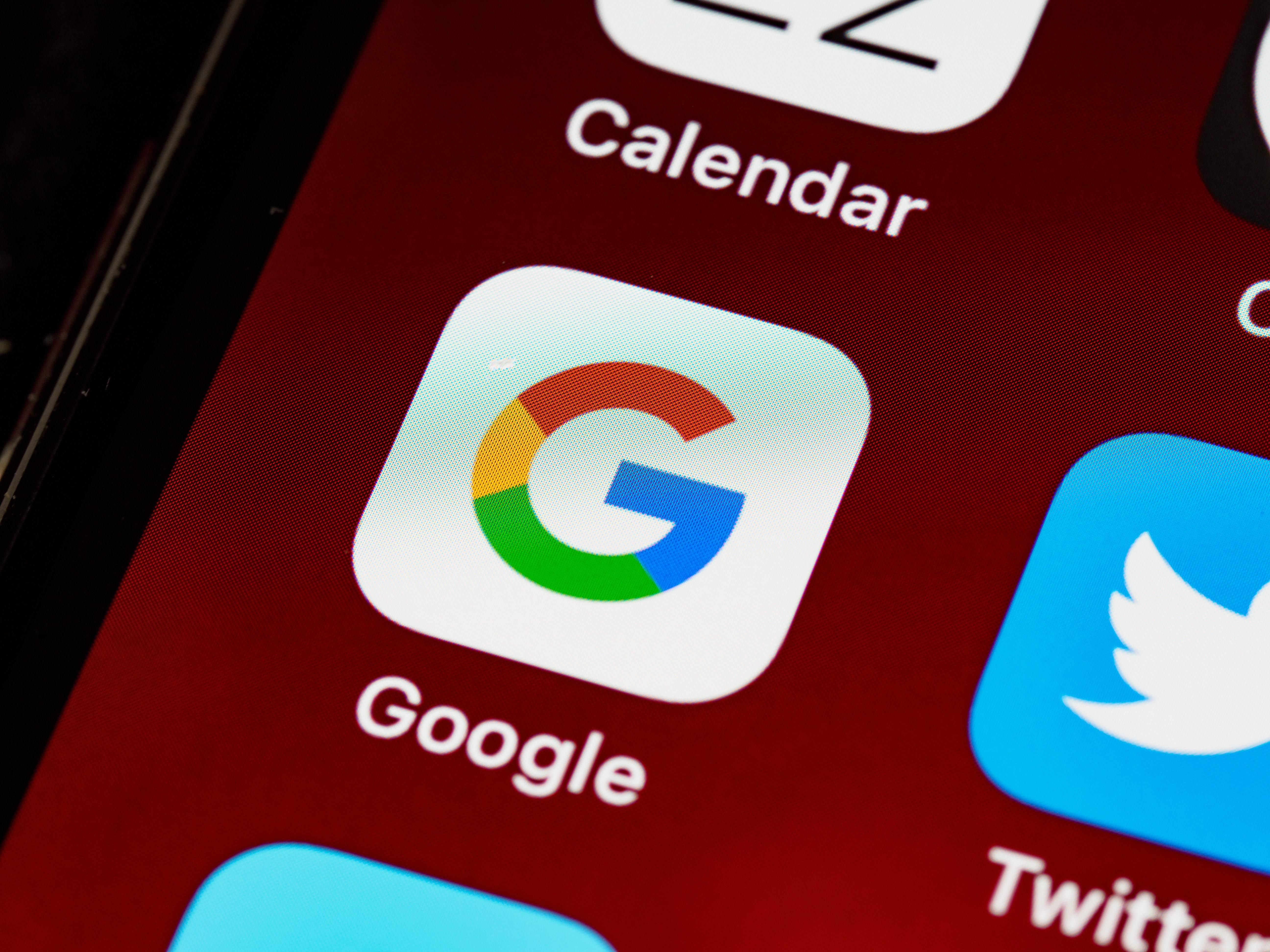Google заблокировала в Google Play в Европе приложения, связанные с RT и Sputnik
