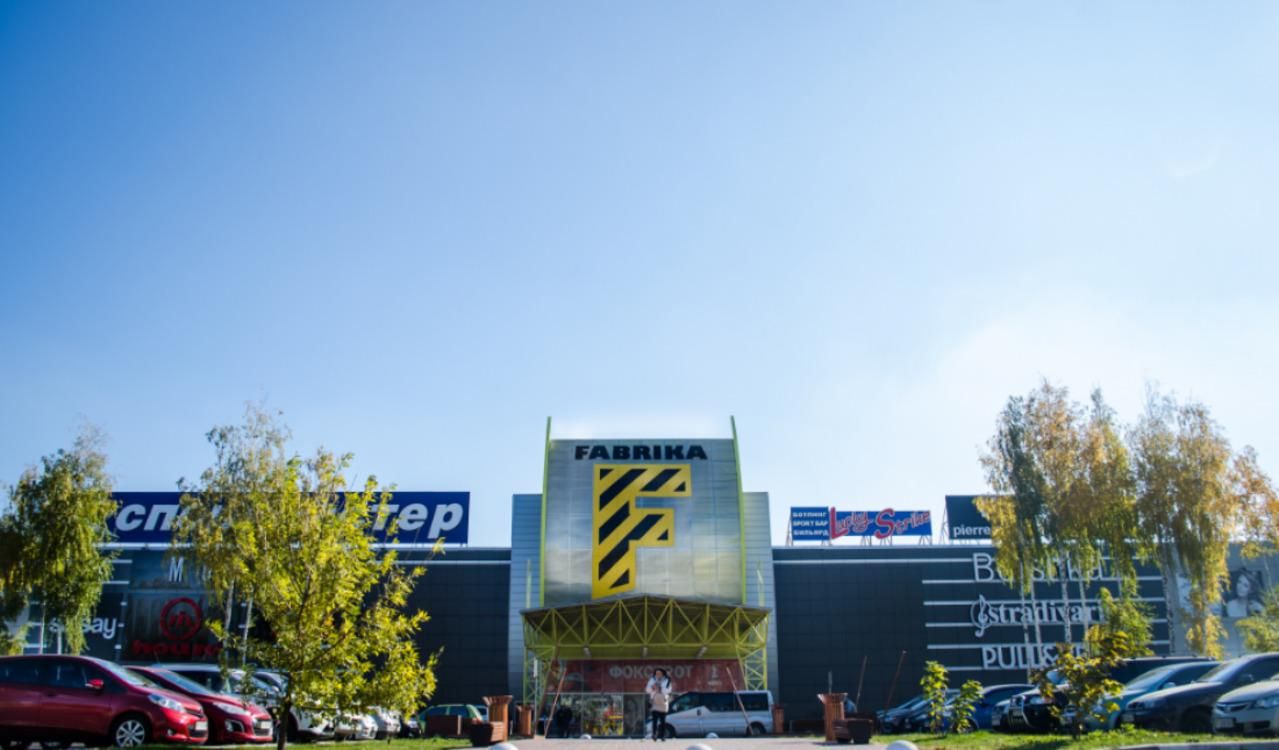 Руїна замість ТРЦ "Фабрика" у Херсоні: очевидці показали відео - 24 Канал Руїна замість ТРЦ "Фабрика" у Херсоні: очевидці показали відео - 24 Канал