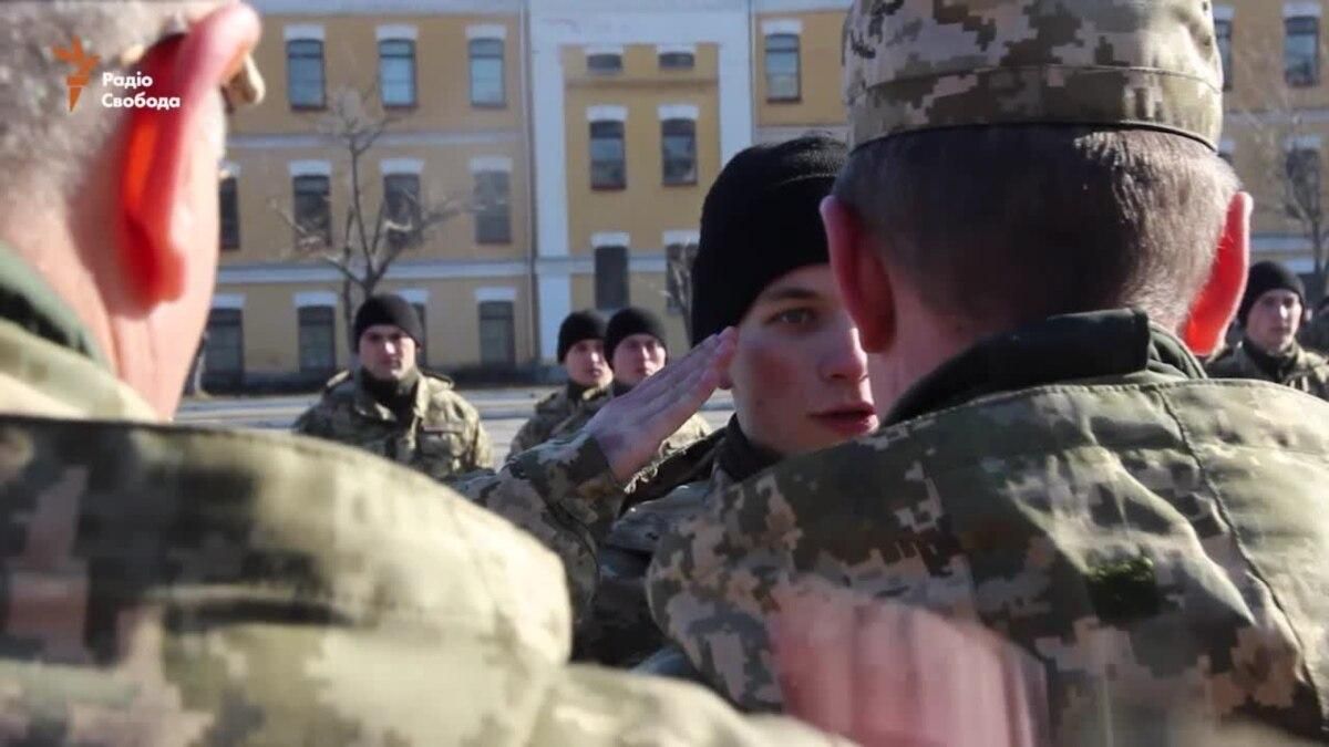 Курсантов военных вузов выпустят досрочно, – правительство Курсантов военных вузов выпустят досрочно, – правительство