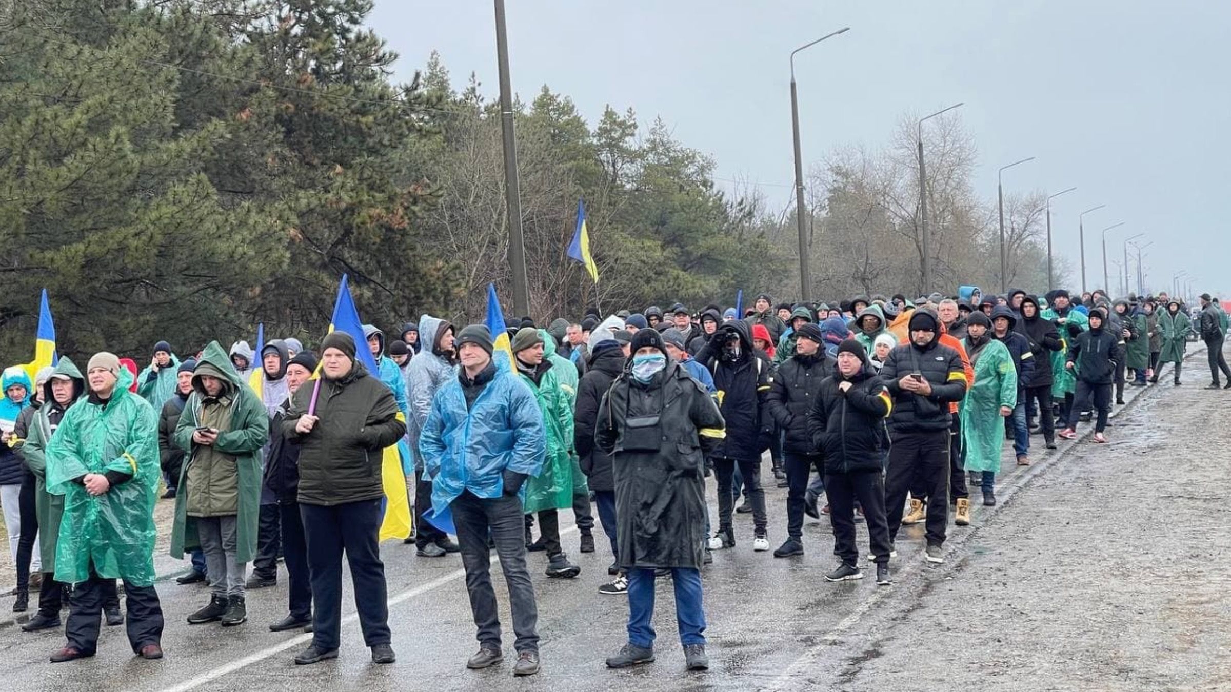 В Енергодарі вийшли на масовий мітинг проти ворога: промовисті фото та відео - 24 Канал