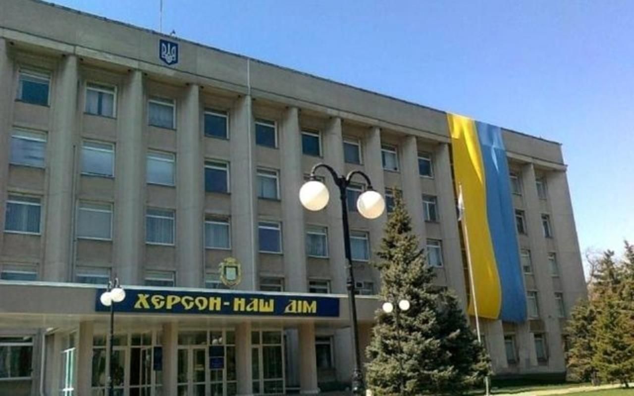 Окупанти вночі обстріляли Херсонську міськраду, – мер міста - 24 Канал Окупанти вночі обстріляли Херсонську міськраду, – мер міста - 24 Канал
