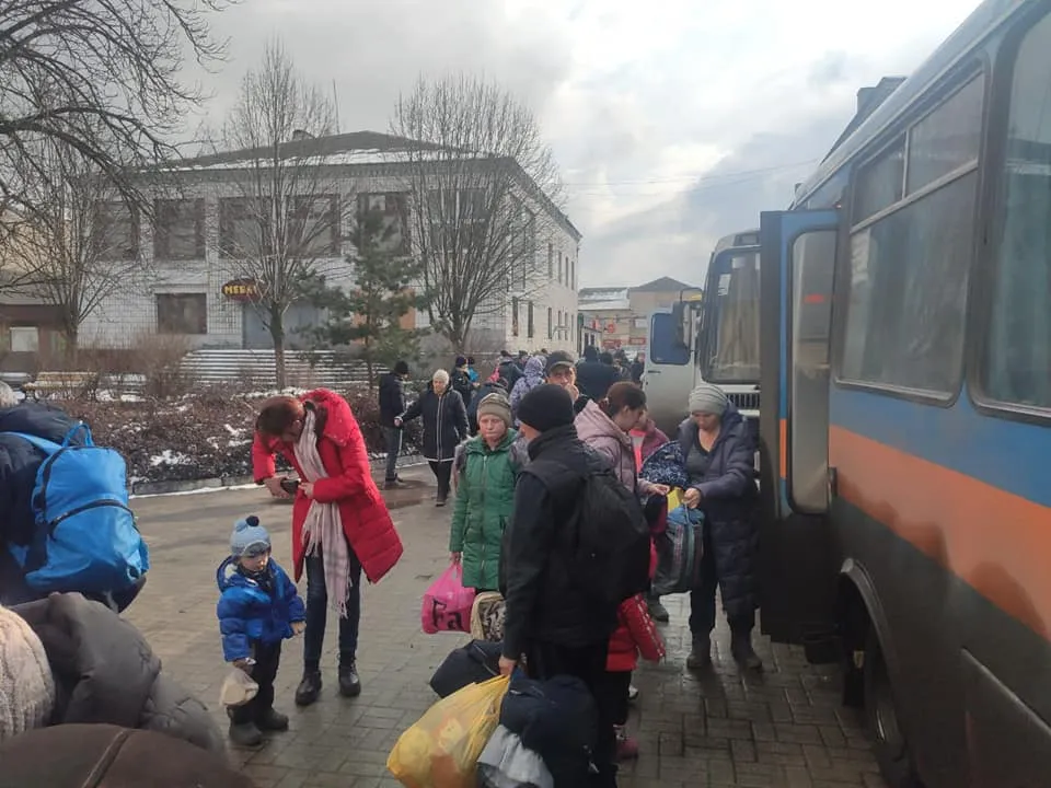 З Волновахи евакуювали цивільних / Фото зі сторінки у фейсбуці Павла Кириленка