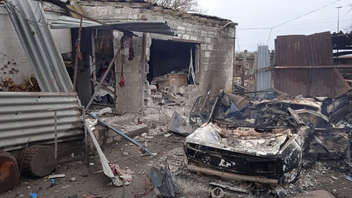 Стреляют по школам, магазинам, пекарням: путинские войска показали, как "защищают" Донбасс