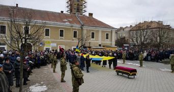 На Тернопільщині попрощалися із Героєм України Віталієм Скакуном 