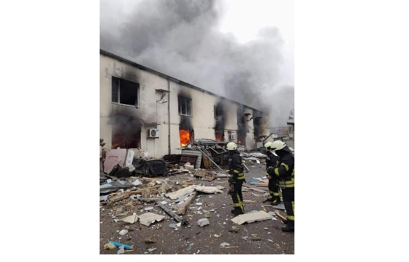 Окупанти обстріляли Лисичанськ: потрапили у завод та житловий будинок - 2 марта 2022 - 24 Канал Окупанти обстріляли Лисичанськ: потрапили у завод та житловий будинок - 2 марта 2022 - 24 Канал