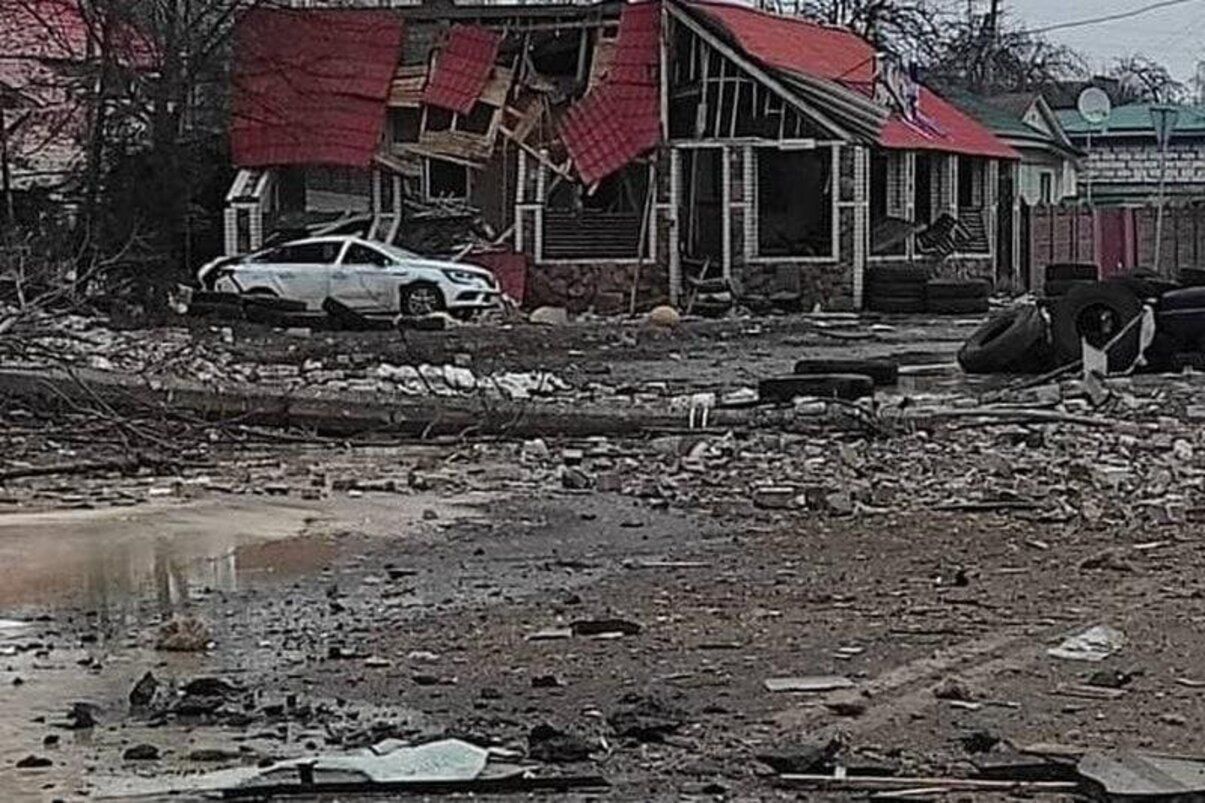 Ще один злочин: жахливі фото обстрілу житлового масиву Чернігова - 24 Канал Ще один злочин: жахливі фото обстрілу житлового масиву Чернігова - 24 Канал