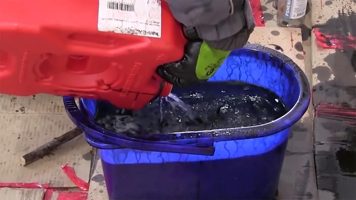 У Краматорську готують "коктейлі Молотова", щоб зупинити орду Путіна - 24 Канал У Краматорську готують "коктейлі Молотова", щоб зупинити орду Путіна - 24 Канал