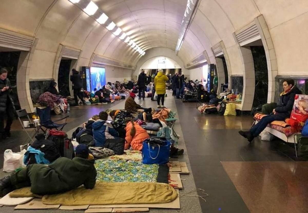 Нова реальність метро Дорогожичі: МВС показало, як кияни живуть на станції - 24 Канал