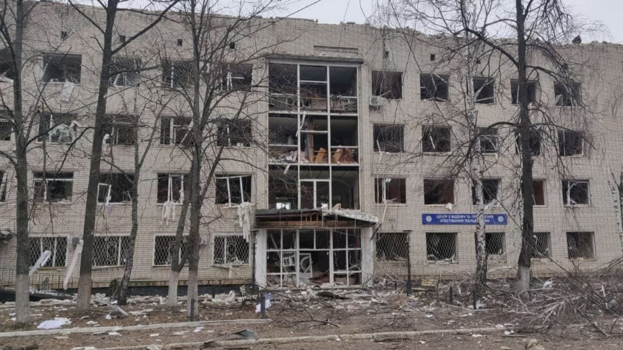 В Чернигове ракета попала в райотдел полиции В Чернигове ракета попала в райотдел полиции