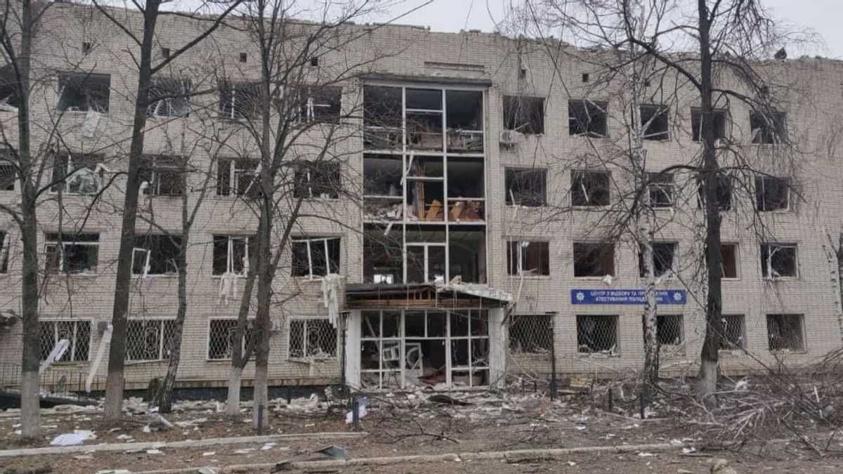 В результате обстрелов в черниговской райбольнице умер один человек, пятеро получили травмы В результате обстрелов в черниговской райбольнице умер один человек, пятеро получили травмы