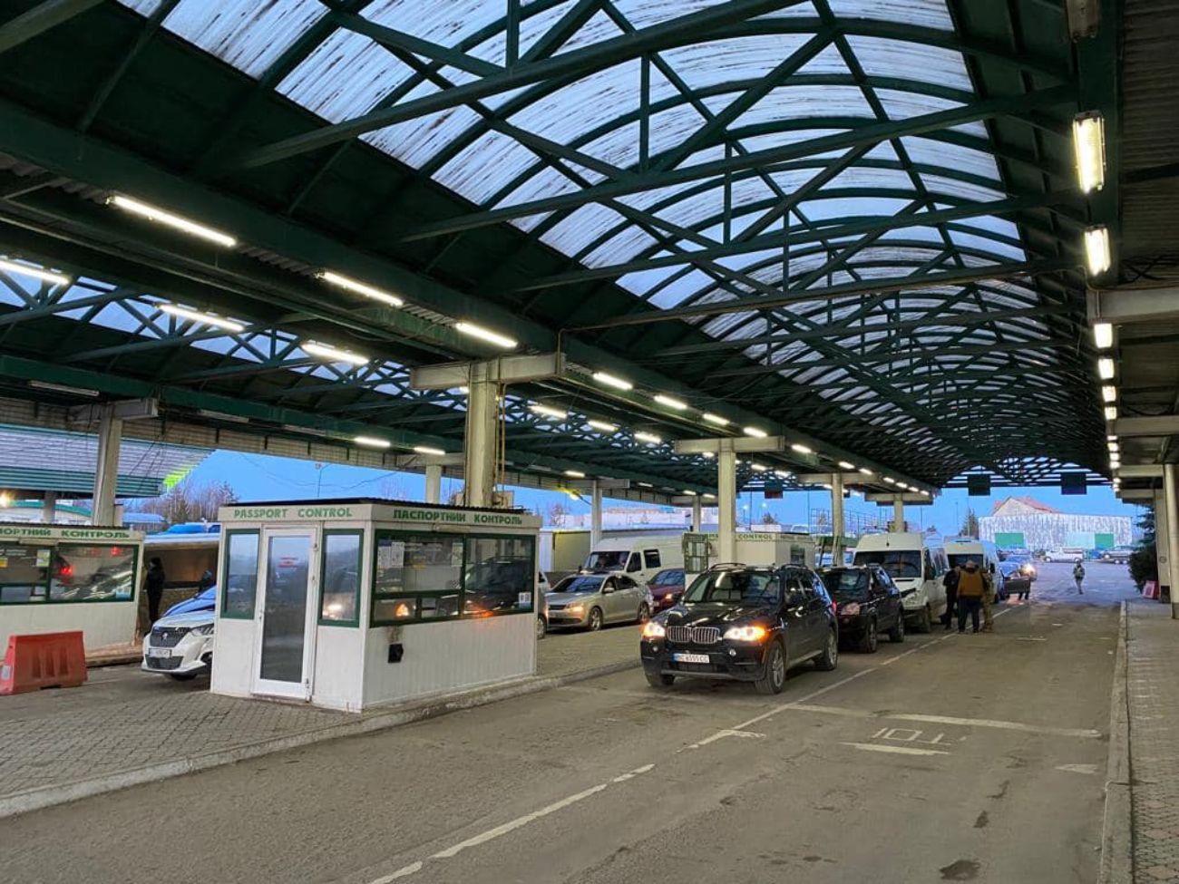 6,5 тысяч долларов за пропуск через границу: пограничники назвали самые большие суммы взяток - 24 Канал 6,5 тысяч долларов за пропуск через границу: пограничники назвали самые большие суммы взяток - 24 Канал