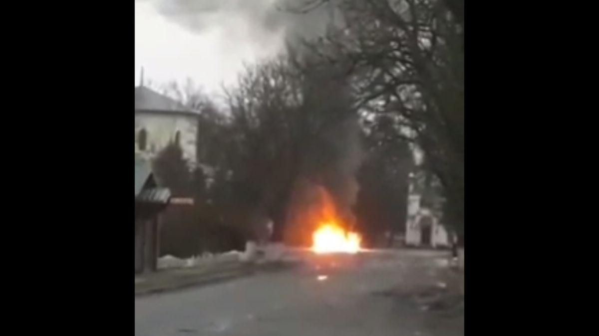 Байрактар влупил по САУ, которая обстреливала населенные пункты: вражеская техника пылает Байрактар влупил по САУ, которая обстреливала населенные пункты: вражеская техника пылает