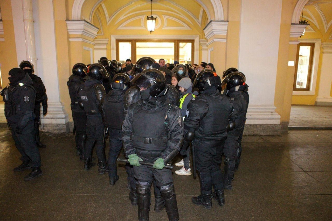 Военное положение поможет России остановить протесты, – Гозман - 24 Канал Военное положение поможет России остановить протесты, – Гозман - 24 Канал