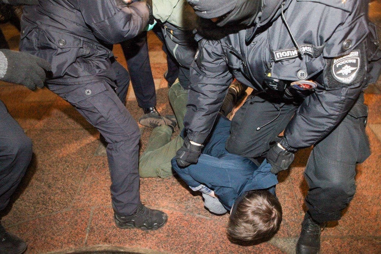 Учасників антивоєнних мітингів у Росії продовжують затримувати: за добу вже 724 людини - 24 Канал Учасників антивоєнних мітингів у Росії продовжують затримувати: за добу вже 724 людини - 24 Канал