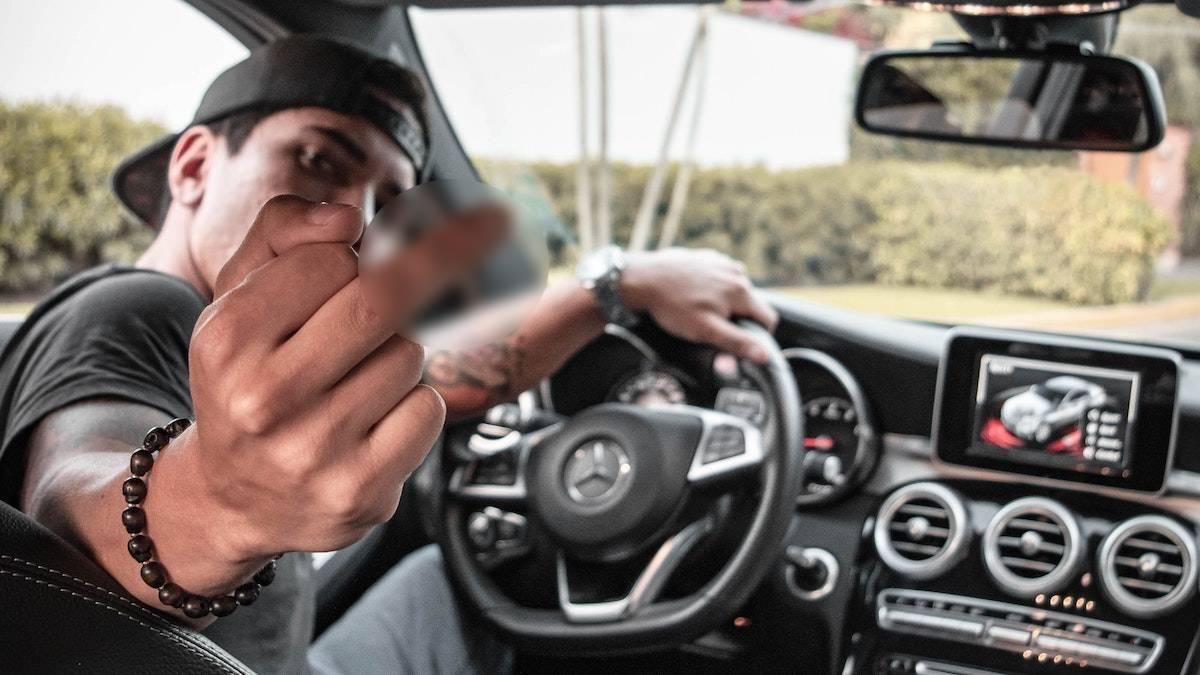 Скоро тільки пішки: Mercedes-Benz зупинить експорт автомобілів і мікроавтобусів в Росію - 24 Канал Скоро тільки пішки: Mercedes-Benz зупинить експорт автомобілів і мікроавтобусів в Росію - 24 Канал