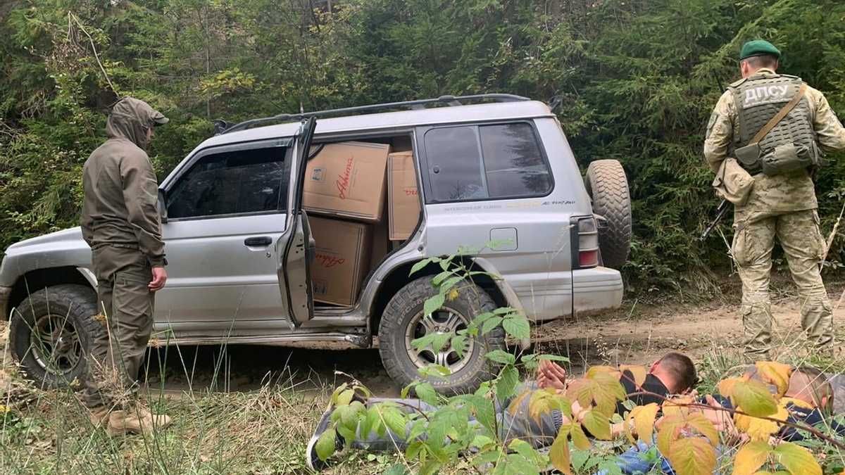 Таможня забрала полторы тонны контрабандного прошутто и шоколада военным Таможня забрала полторы тонны контрабандного прошутто и шоколада военным