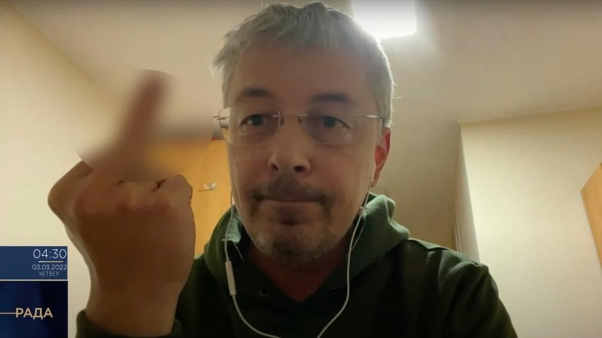 Міністр культури у прямому ефірі жестом показав, куди йти російським окупантам - 24 Канал Міністр культури у прямому ефірі жестом показав, куди йти російським окупантам - 24 Канал