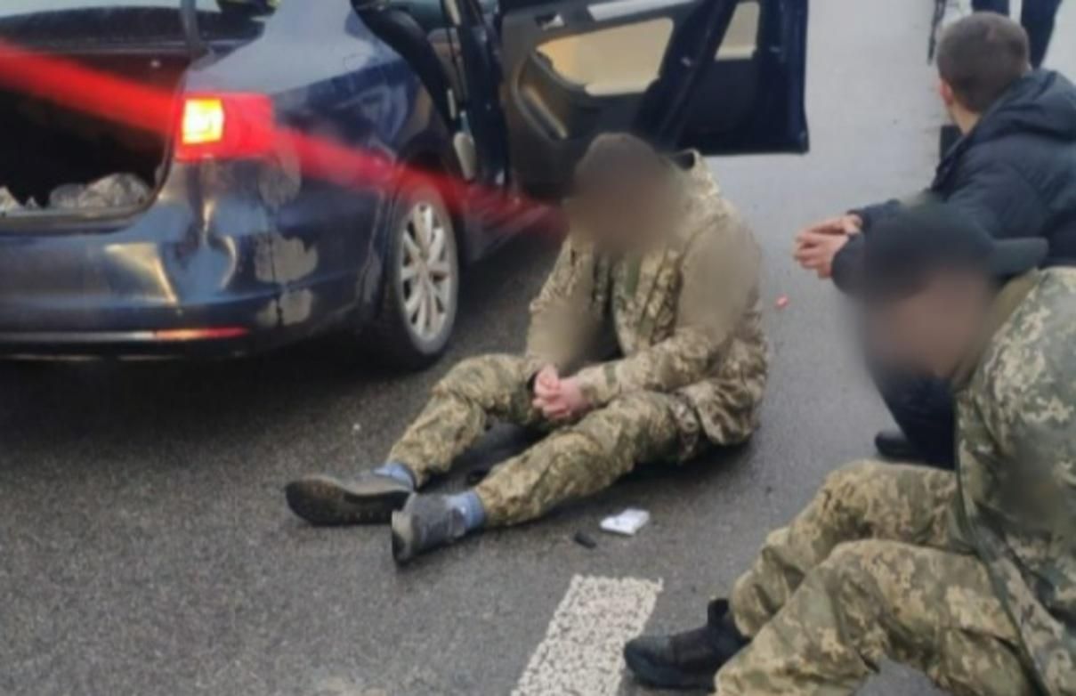 Патрульні в Києві затримали озброєних мародерів - 24 Канал