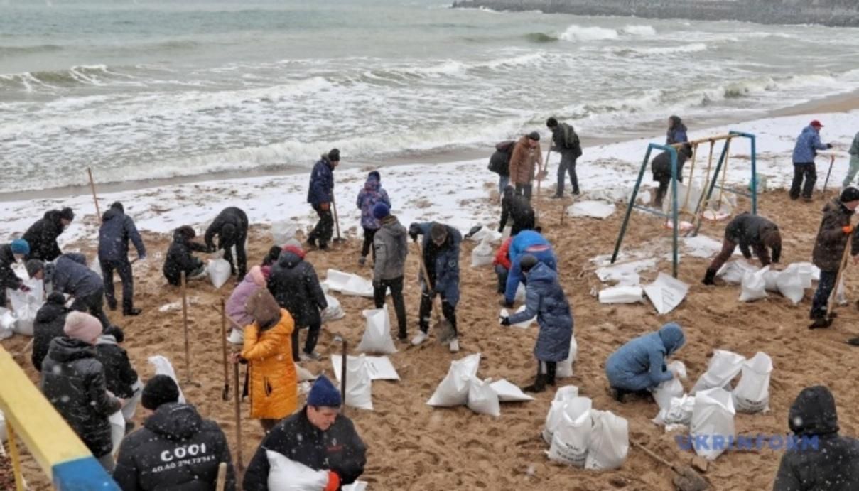 У напрямку Одеси рухаються 4 великі десантні кораблі у супроводі ракетних катерів - Одеса У напрямку Одеси рухаються 4 великі десантні кораблі у супроводі ракетних катерів - Одеса