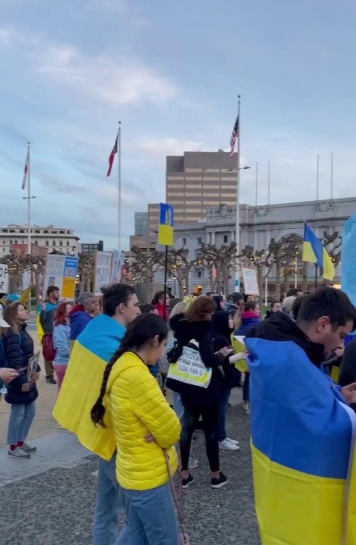 Сан-Франциско с Украиной: местные жители вышли на мирный митинг