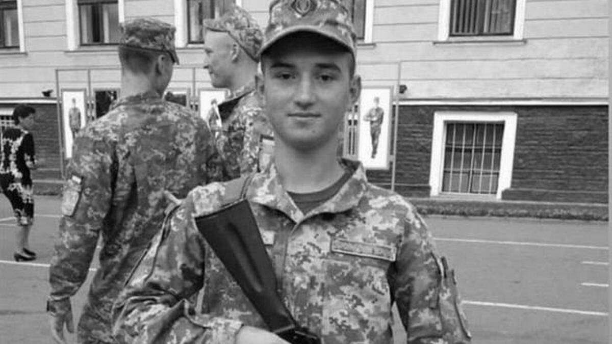 Экс-игрок Карпат Виталий Сапило посмертно получил звание Героя Украины