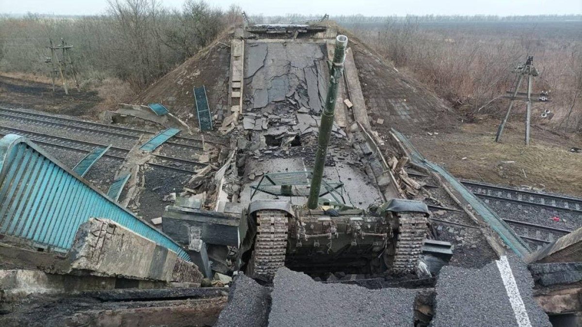 Вместе с российским танком: возле Николаева взорвали мост