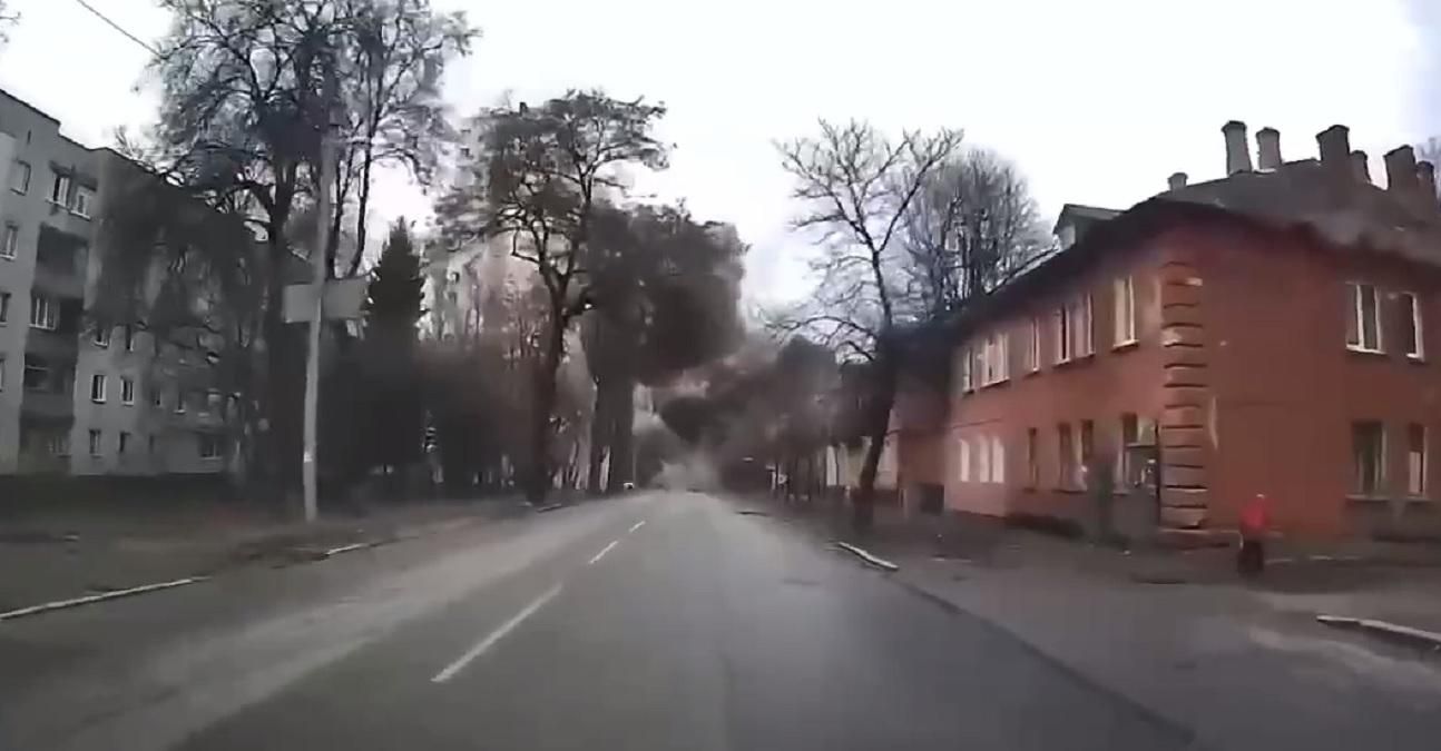 Видео момента и первых минут после взрыва в Чернигове