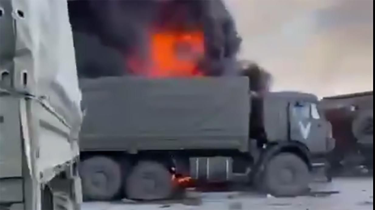 З'явилося перше відео з аеропорту Гостомеля: палаючі машини з літерою V, та "Мрія", що догорає - 24 Канал
