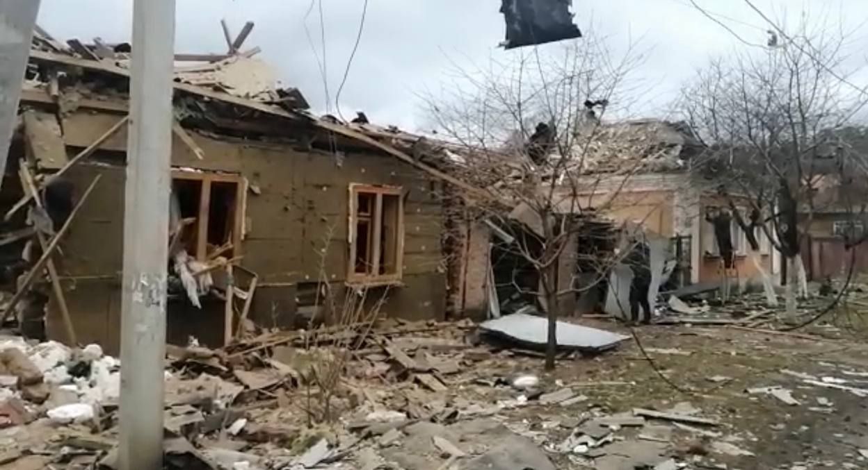 У Чернігові російські літаки атакували дві школи і будинки: 9 загиблих - 24 Канал