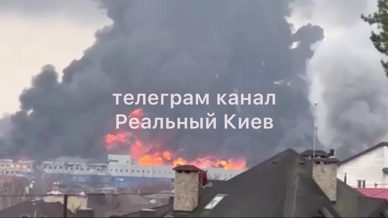 Під Києвом горять склади "Мері Кей": моторошне відео - 24 Канал