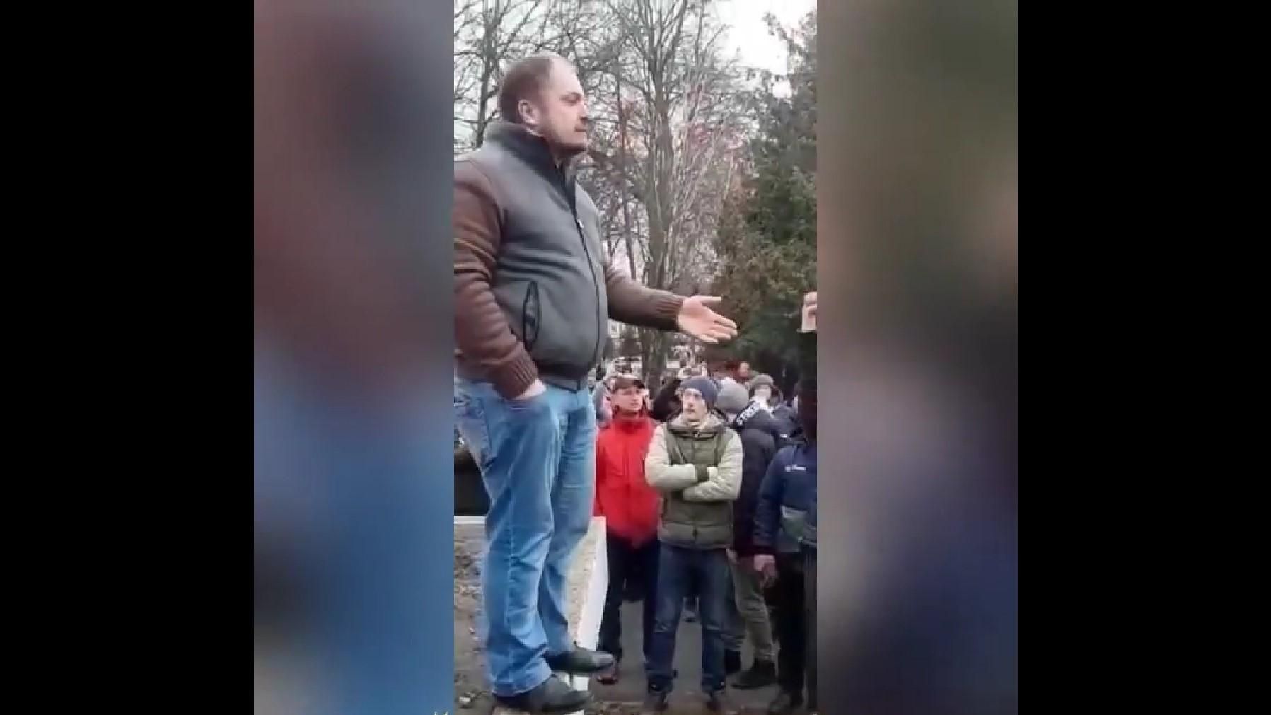 Мэр Конотопа призвал горожан не воевать против оккупантов Мэр Конотопа призвал горожан не воевать против оккупантов