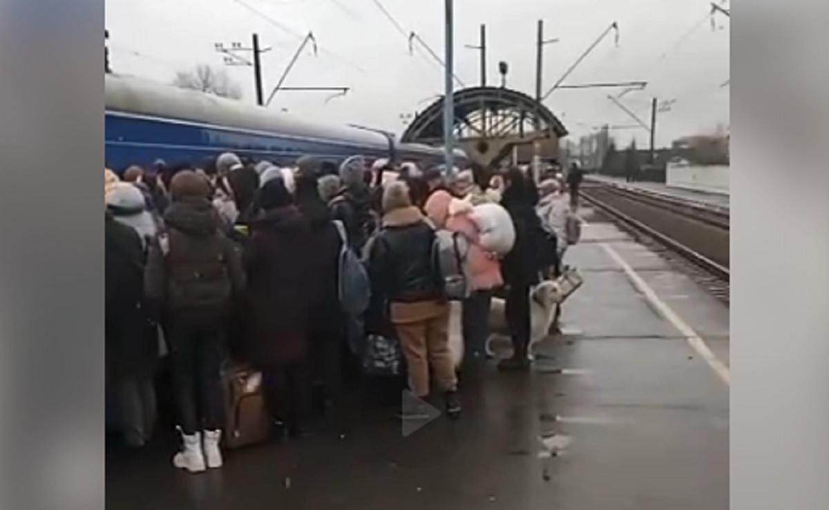 Из Ирпеня и прилегающих к городу территорий эвакуировали более 1 000 женщин и детей