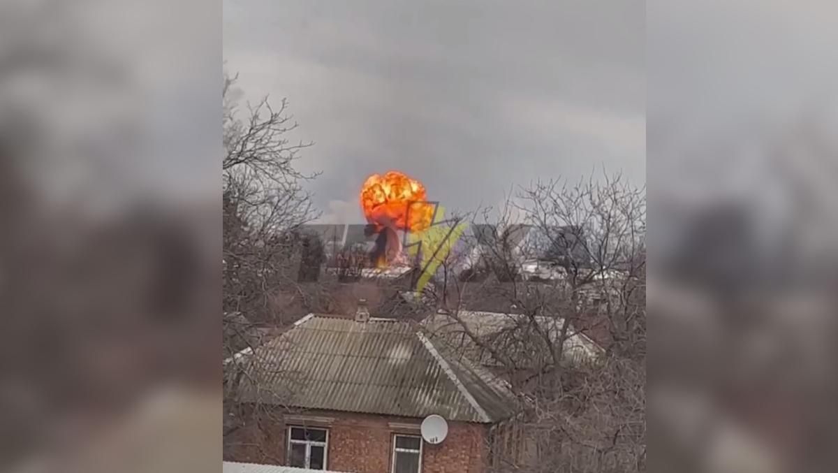 Раздаются взрывы на рынке "Барабашово" в Харькове: поднялся огромный огненный столб Раздаются взрывы на рынке "Барабашово" в Харькове: поднялся огромный огненный столб