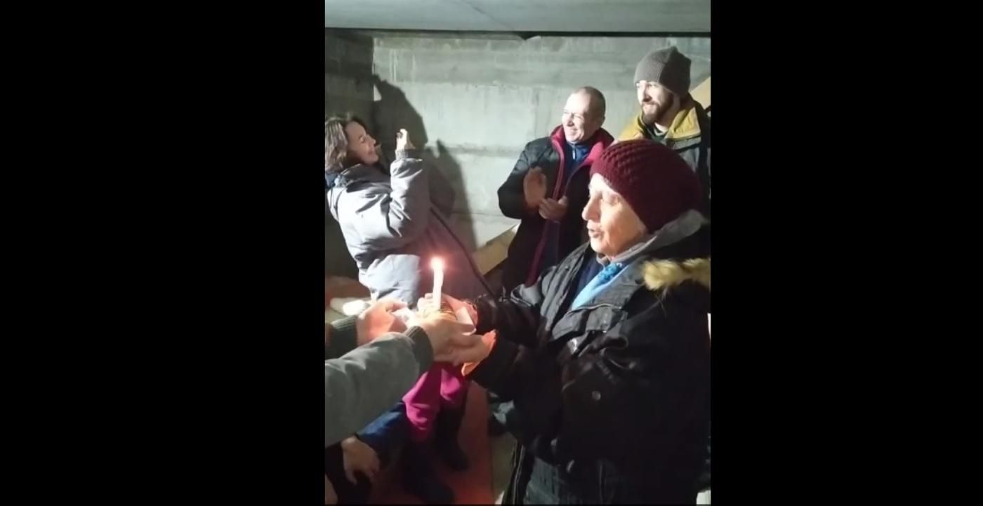 День народження під звуки сирени: родина на Одещині привітала бабусю – щемливе відео - 24 Канал
