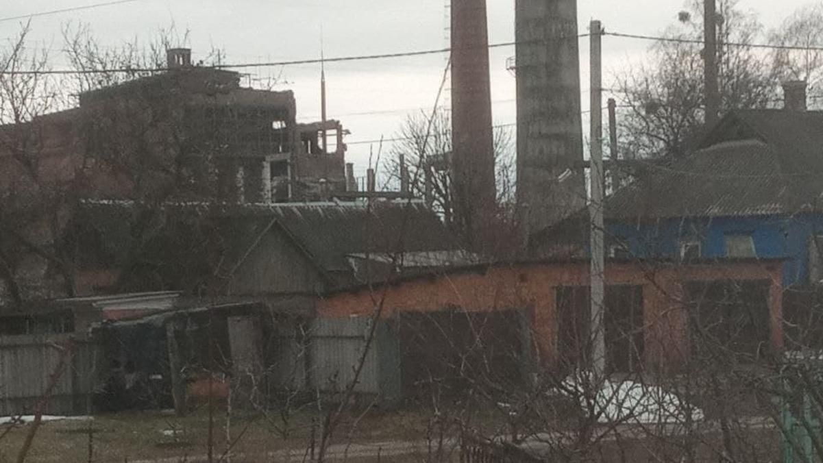 В Охтирці після авіабомбардування зруйнована ТЕЦ та вокзал - 3 марта 2022 - 24 Канал В Охтирці після авіабомбардування зруйнована ТЕЦ та вокзал - 3 марта 2022 - 24 Канал