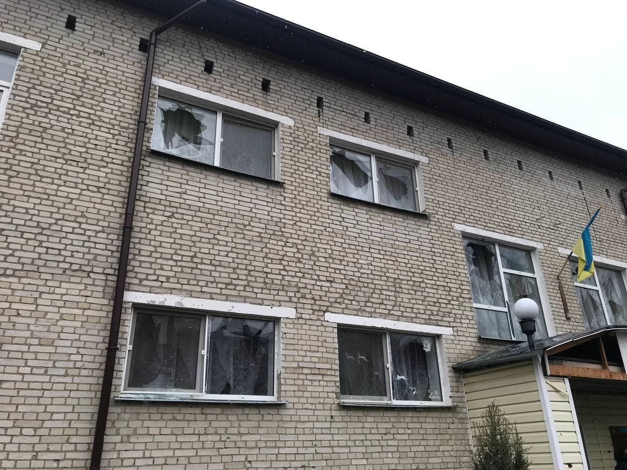 Окупанти зруйнували залізничні колії, стадіон та нафтобазу Охтирки: є загиблі - 24 Канал Окупанти зруйнували залізничні колії, стадіон та нафтобазу Охтирки: є загиблі - 24 Канал