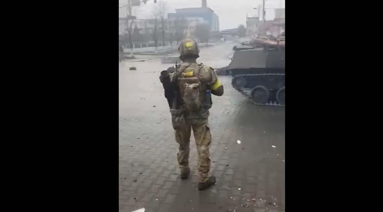 Спецназовцы уничтожили 10 вражеских БТР в Гостомеле Спецназовцы уничтожили 10 вражеских БТР в Гостомеле