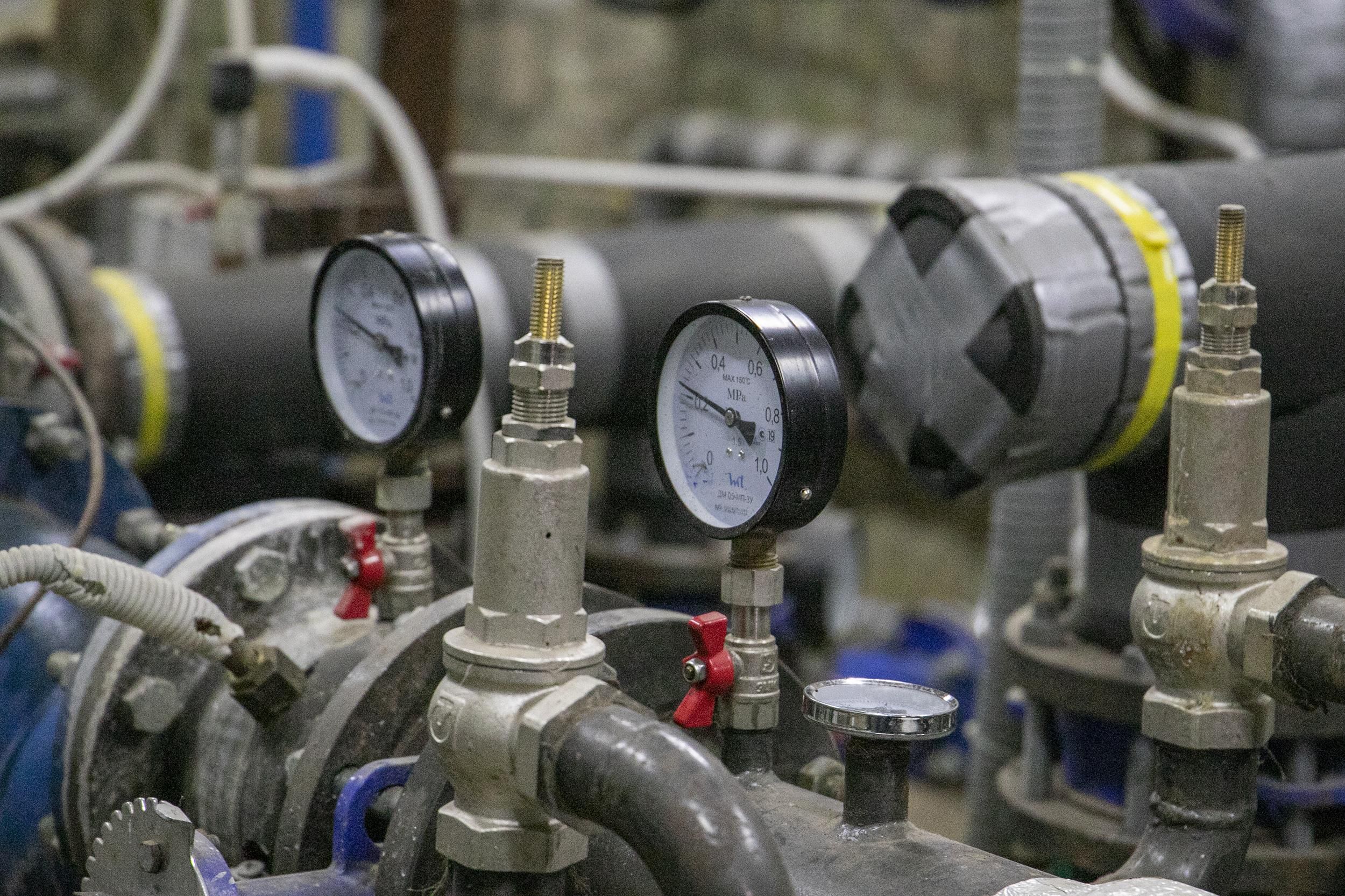 "Київтеплоенерго" ліквідувало пошкодження тепломережі біля вокзалу, куди влучили уламки ракети - 24 Канал "Київтеплоенерго" ліквідувало пошкодження тепломережі біля вокзалу, куди влучили уламки ракети - 24 Канал