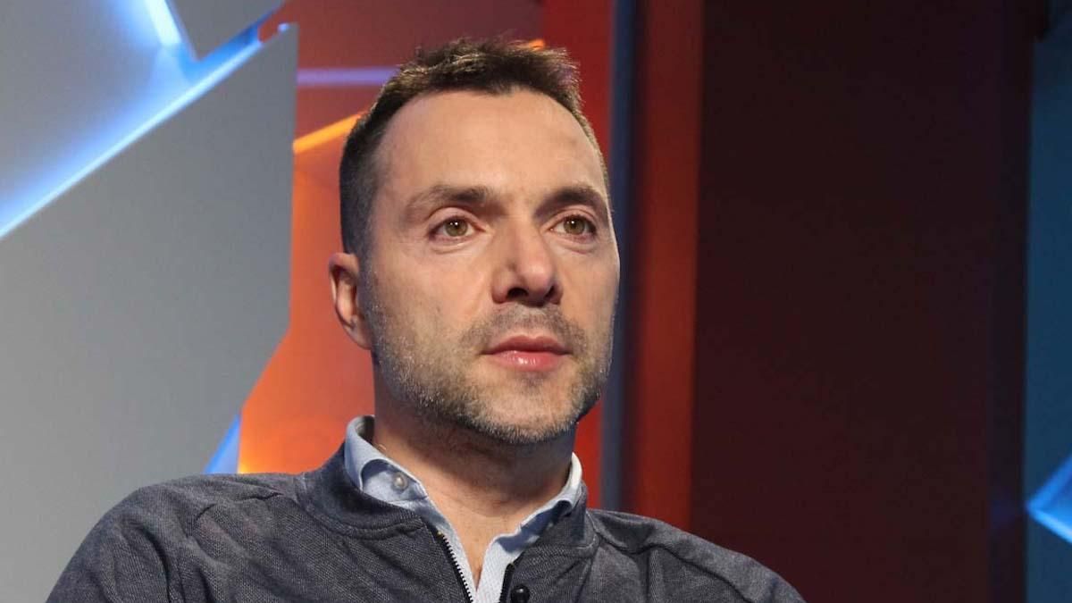 У Херсоні окупанти залишили багато розтяжок і планують проросійський мітинг, – Арестович - 24 Канал У Херсоні окупанти залишили багато розтяжок і планують проросійський мітинг, – Арестович - 24 Канал