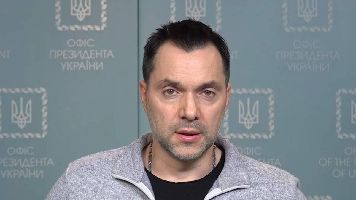Елітні російські бійці просять у селян хліба й здаються у полон десятками, – Арестович - 24 Канал Елітні російські бійці просять у селян хліба й здаються у полон десятками, – Арестович - 24 Канал