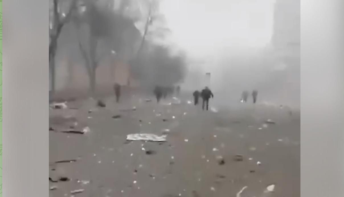 З'явилось нове відео з місця авіаудару по житлових будинках Чернігова - 24 Канал З'явилось нове відео з місця авіаудару по житлових будинках Чернігова - 24 Канал