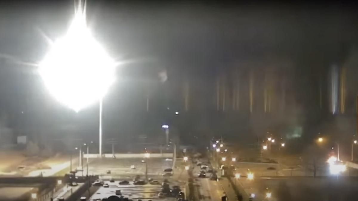 Один из моментов попадания врага в Запорожскую АЭС зафиксировали на видео - 24 Канал