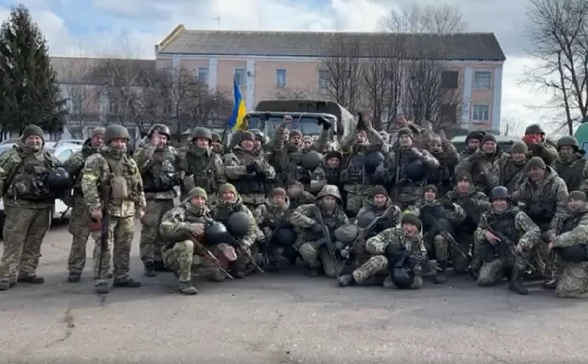 Пограничники Херсонского отряда, который недавно был Симферопольским, передали "привет" Путину Пограничники Херсонского отряда, который недавно был Симферопольским, передали "привет" Путину