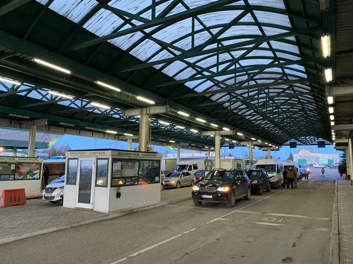 В Україну за добу повернулися 11 тисяч українців і приїхали 3 тисячі іноземців - 24 Канал В Україну за добу повернулися 11 тисяч українців і приїхали 3 тисячі іноземців - 24 Канал