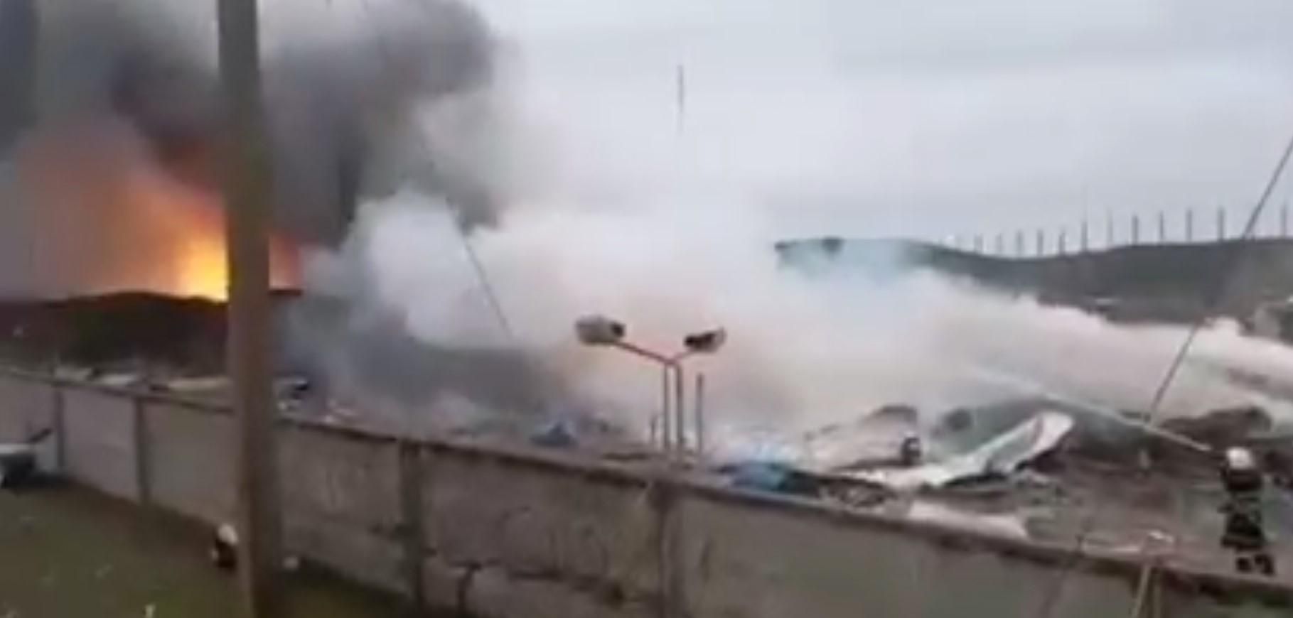 В Очакове обстреляли склады: вспыхнул масштабный пожар