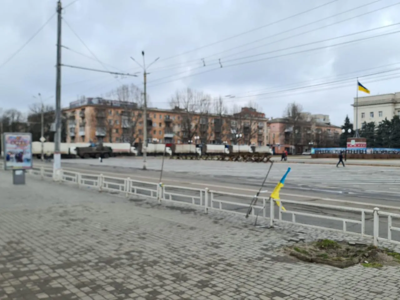 Российские грузовики в Херсоне. Российские грузовики в Херсоне.