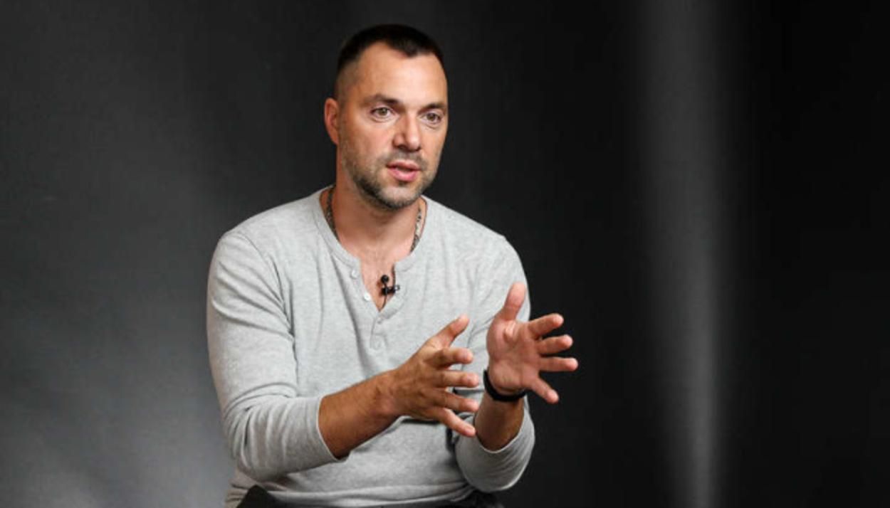 Підступний задум, щоб потім для росіян був "сюрприз", – Арестович про сухі повідомлення Генштабу - 24 Канал Підступний задум, щоб потім для росіян був "сюрприз", – Арестович про сухі повідомлення Генштабу - 24 Канал